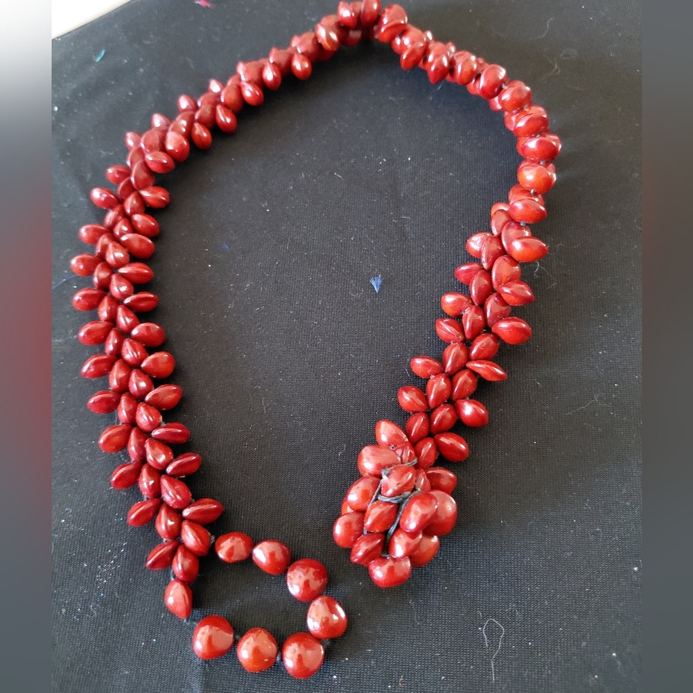 Elegant Vintage Red Seeded Beaded Choker Style Necklace - Picture 4 of 4